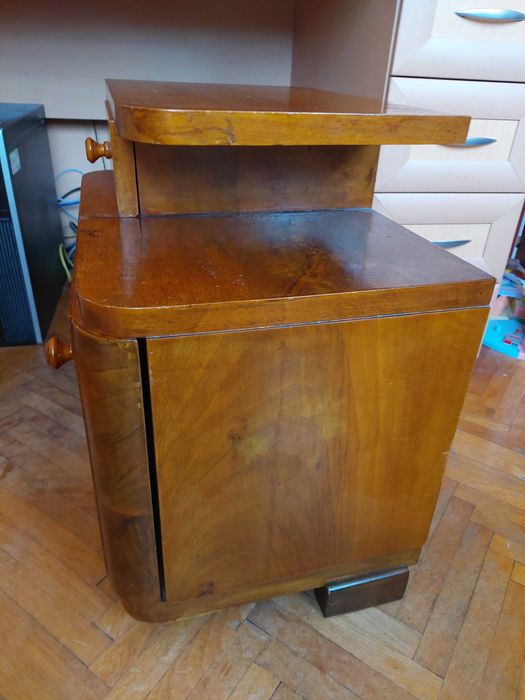 Две стари дървени нощни шкафчета