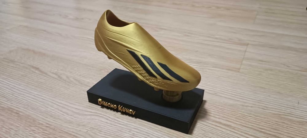 Златната обувка в реален размер