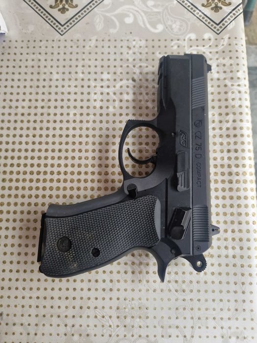 Pistol air soft , replică 1/1