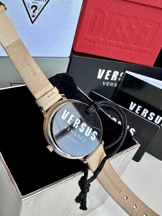 Дамски часовник Versus by Versace Gold