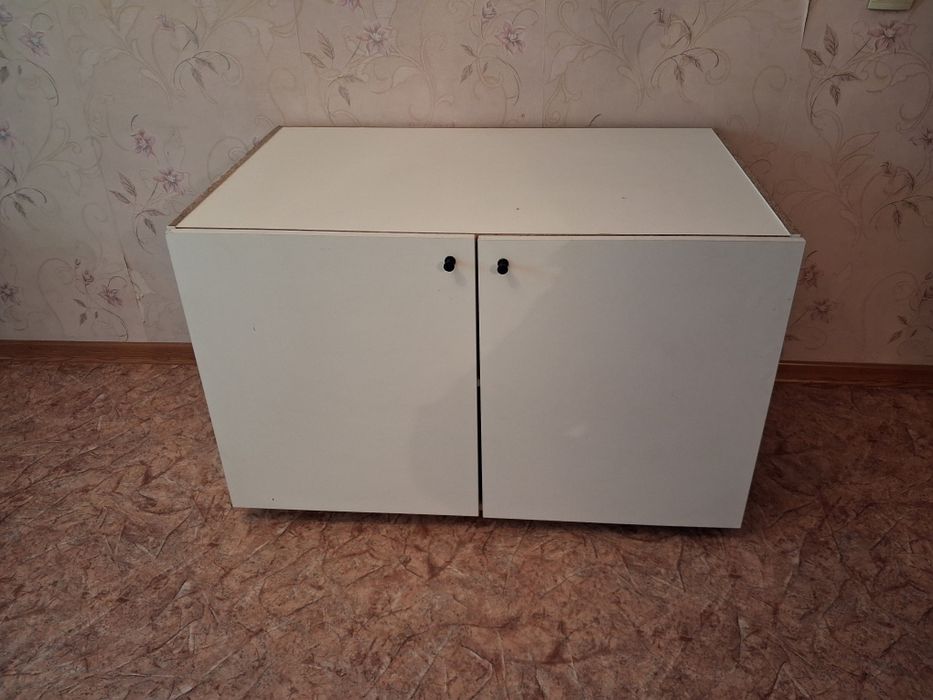 Продам шкаф белый