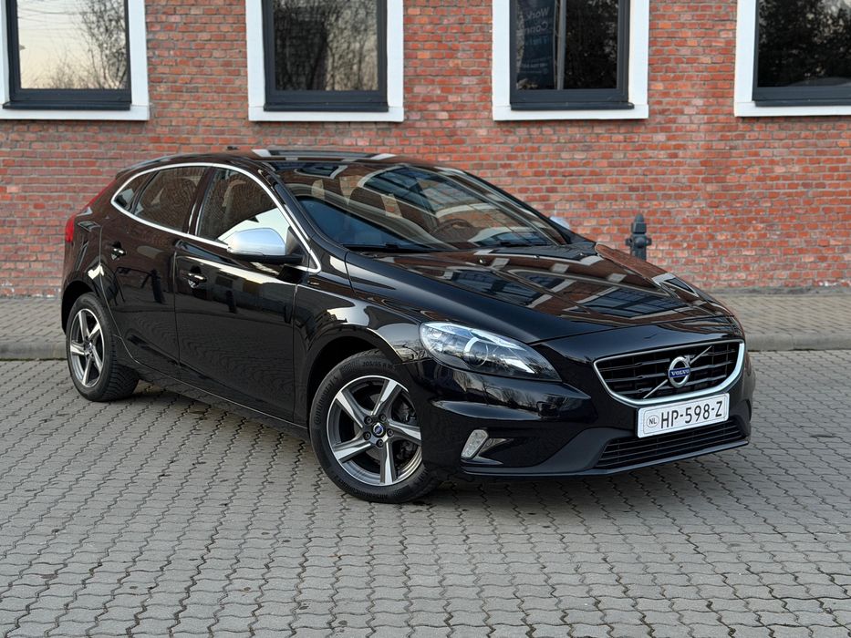 Volvo - V40 / 2.0d /  R design / Napa/ 2016 / Euro 6 / Cockpit / Navi