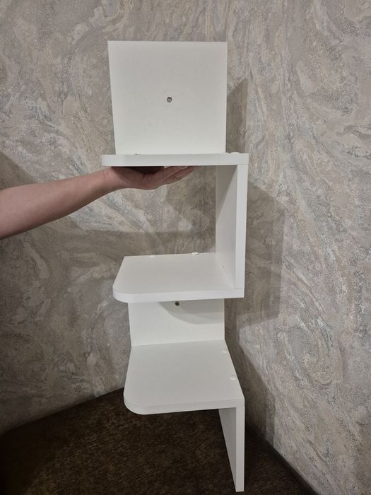 Продам настенную  полку.