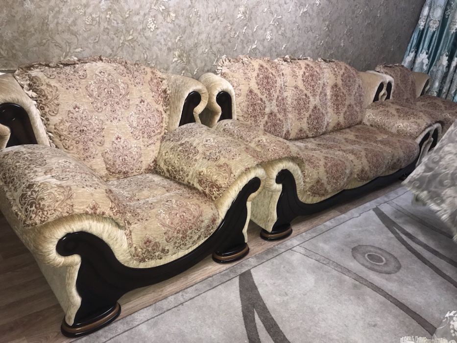 Срочно продам шикарный диван