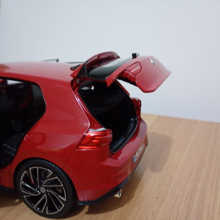 Machetă 1:18 Golf 8 gti.