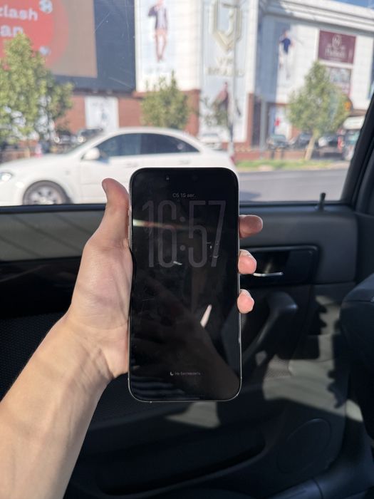 Iphone 15 pro max bir qol ozimiki sotiladi