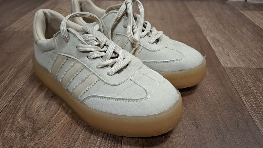 Две пары кроссовок за 4000. 36р