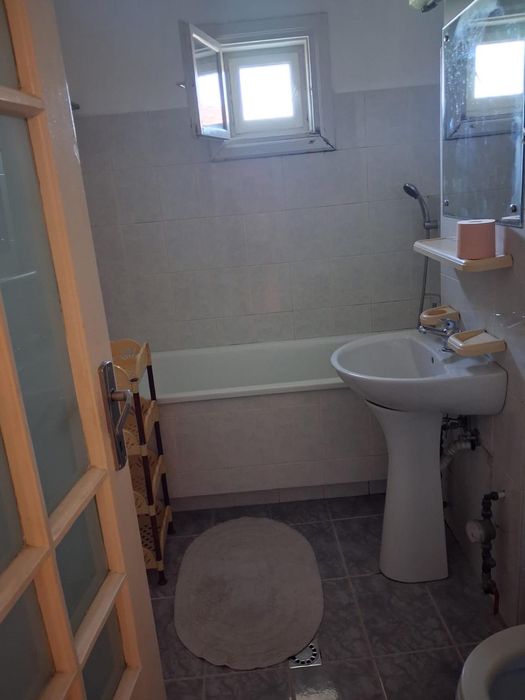 Proprietar vand apartament si garaj Bucovina
