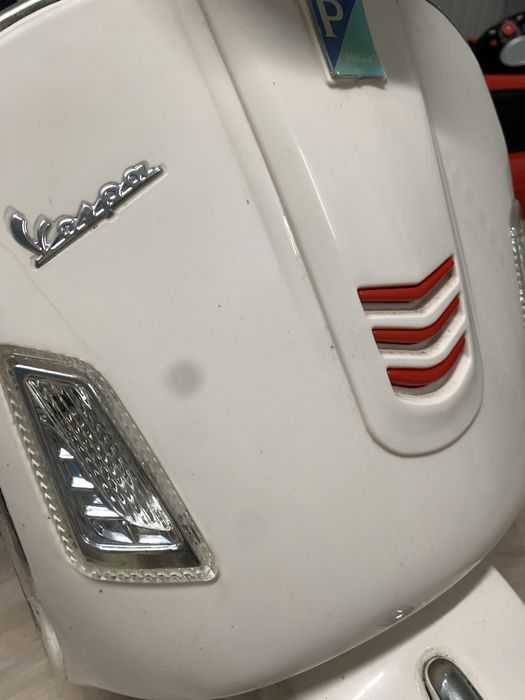 Scooter Vespa electric pentru copii