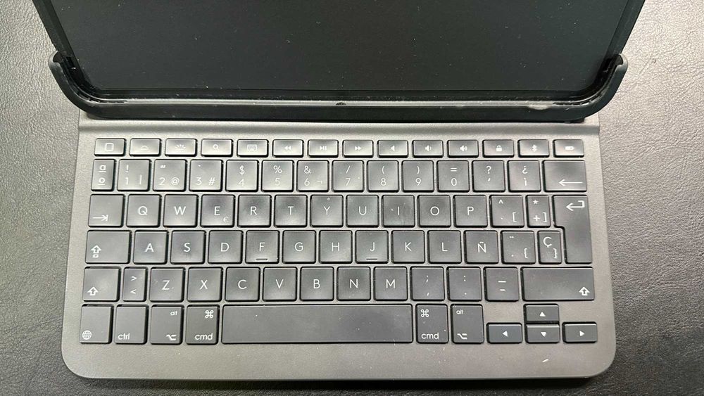Husa cu tatatura Logitech Slim Folio Pro pentru iPad Pro 11 inch