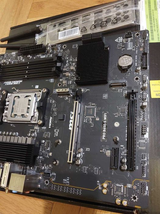 AMD Ryzen 5 7600X + MSI Pro B650-S Wi-Fi