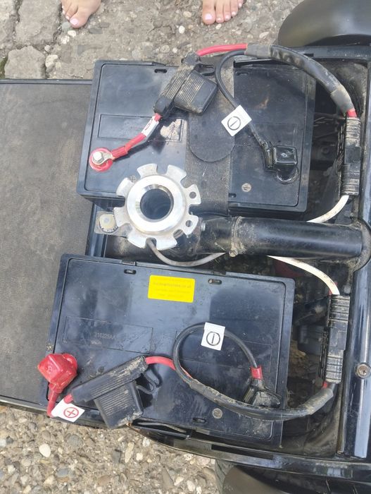 Scuter Electric  4 roți.  Baterii noi . Persoane vârstnice