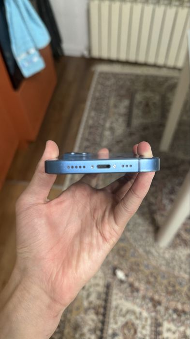Продам iphone 13, состояние среднее.
