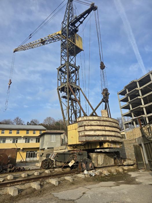 Срочно продаётся (Кран, плиты, строй материалы и цистерны)