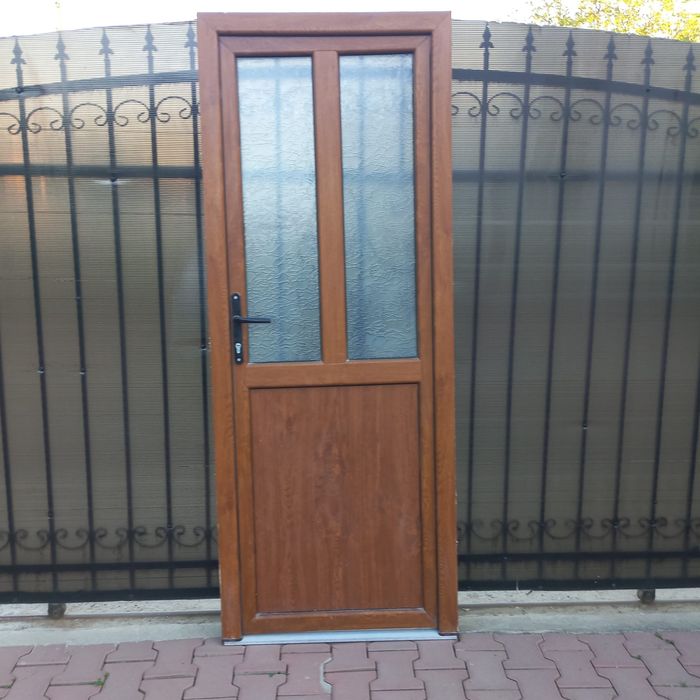 Ușă termopan (PVC) imitație lemn, cu toc și prag din aluminiu, 78x201 cm