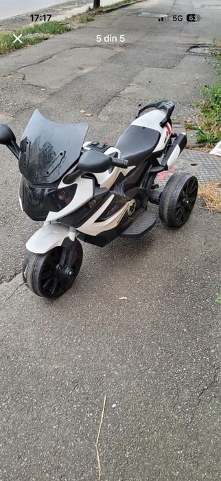 Se vinde motoreta copii cu 2 motoare