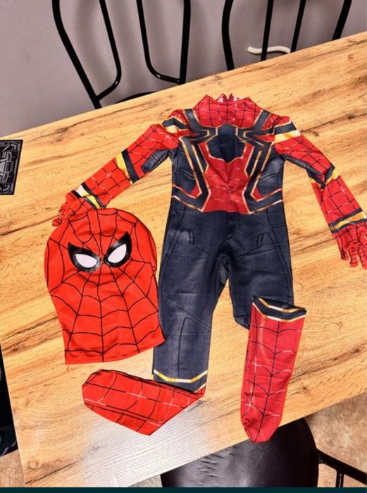 Костюм человека паука