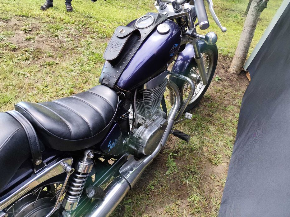 Motocicleta Kawasaki ER5 si Suzuki Sovage NP41B