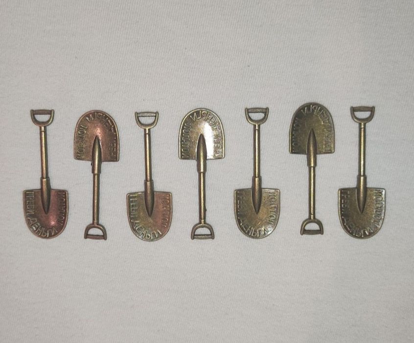 Продам брелок - лопатка