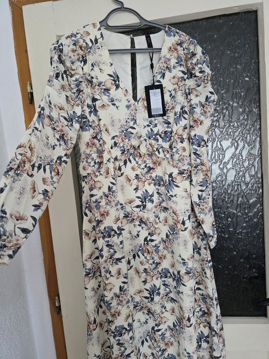 Чисто нова дълга рокля