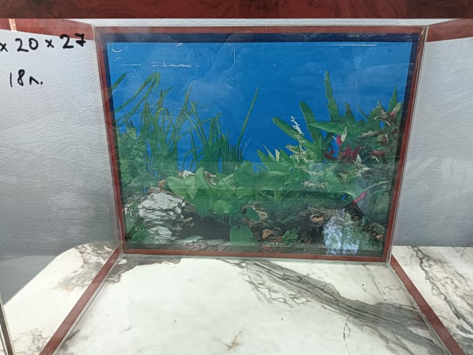 Продам аквариум на 18 литров