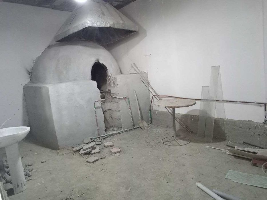 uy sotiladi hamma sharoit mavjud. pul zarurligiga uchun sotilopti