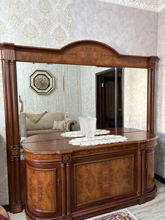 Продается комод с зеркалом