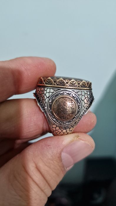 Мужской кольцо  серебряными