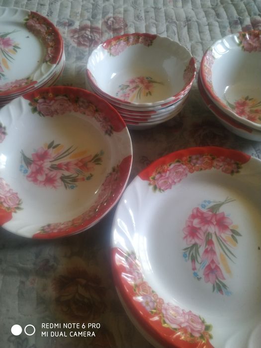 Продаем  столовый набор пластик