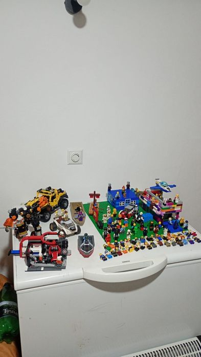 Vând 100 omuleți lego se pot da și separat