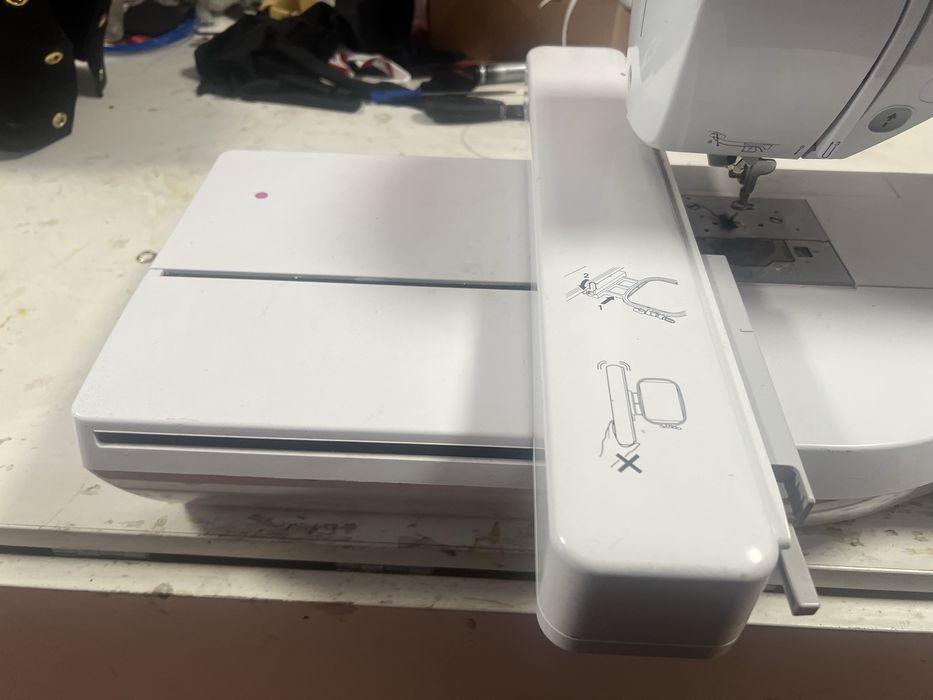 Masina de brodat Brother Innov-Is 870 SE