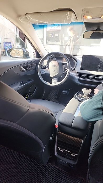 Срочно сотилади Hongqi E-QM5.