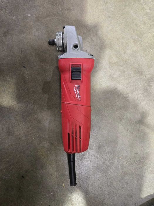 Milwaukee AG 1000 125 EKX Defect