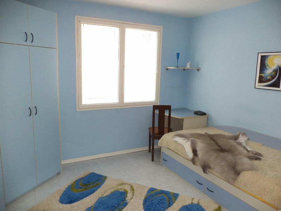 Дава се под наем Тристаен апартамент в Варна, Център - 75 кв.м за 425 € - Снимка #1