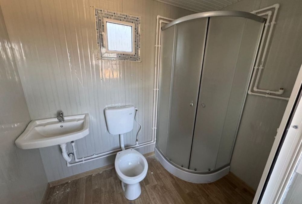 Vand containere modulare la super preț de sezon