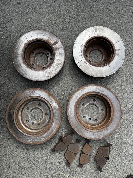 Спирачни дискове и накладки BMW e39 520 525 528