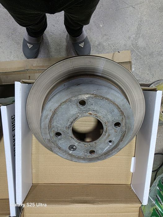 Продам комплект заводских опорных дисков от жентры