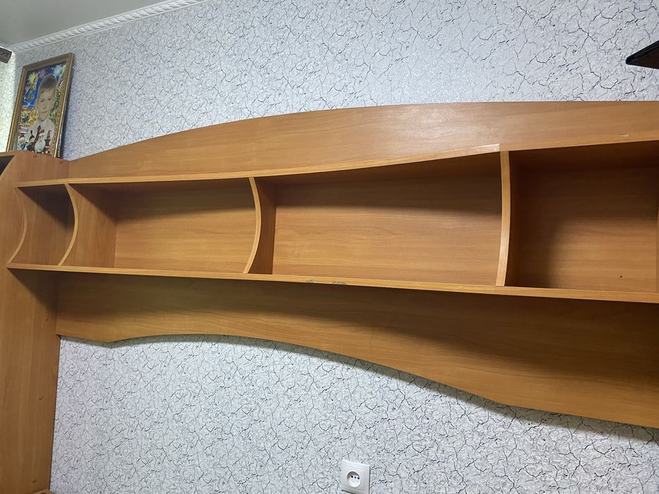 Продам  гарнитур в спальню