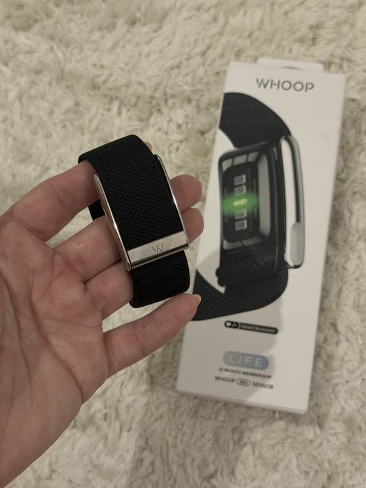 Продам фитнес браслет whoop