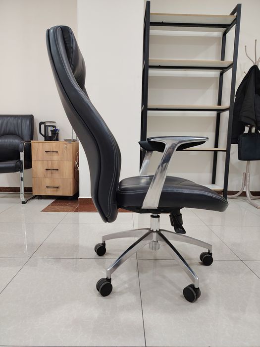 SROCHNO Yaxshi holatdagi ofis kreslosi sotiladi