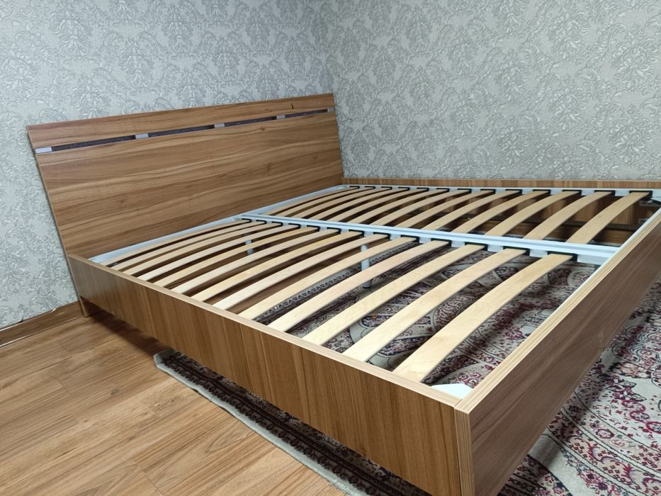 Двухспальная кровать