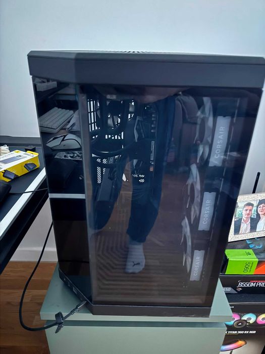 Pc  Rtx5070 , Ryzen 7700, 32 gb ram plus secretlab desk si toate accesoriile