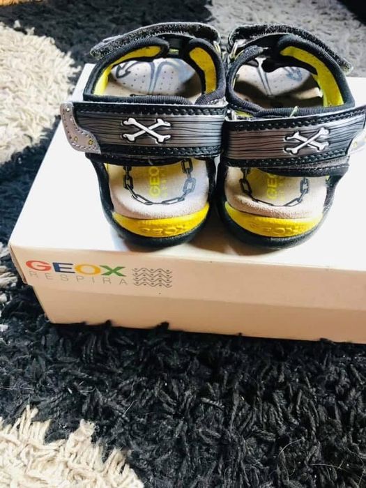 Sandale baiat GEOX-marimea 31,inter20cm,ileduri-lumini,nu CROCS,,Ecco