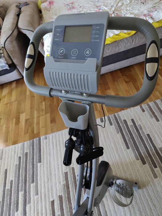 HOMCOM Bicicletă fitness pliabilă 8 niveluri de rezistență magnetică spătar șa reglabilă mânere ergonomice negru argintiu