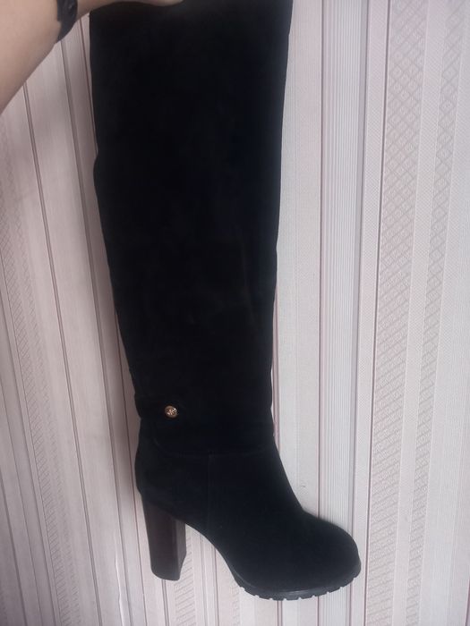 Продам замшевые сапоги