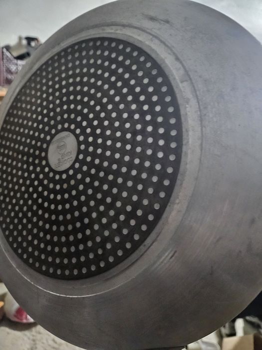 Сковородка сотилади.