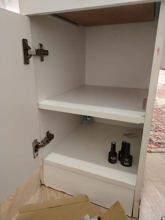 Маникюрный стол и гель лаки