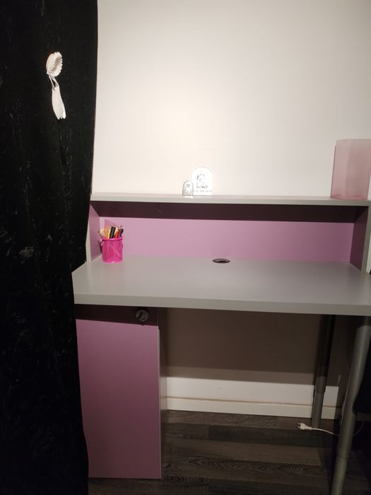 birou fete bine intretinut