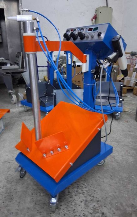 Pistol de vopsit cu pulbere in camp eledtrostatic.