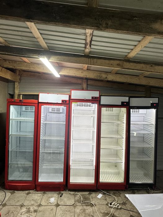 Продам витрины холодильники